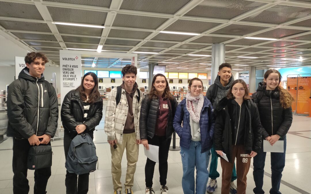 A group of grade 10 about to leave to Alicante